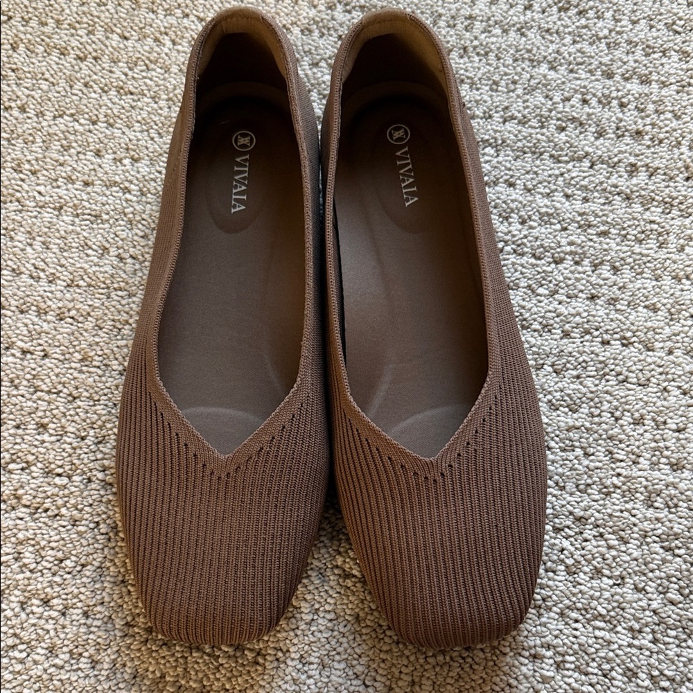 VIVAIA Women's Brown Knit Flats
